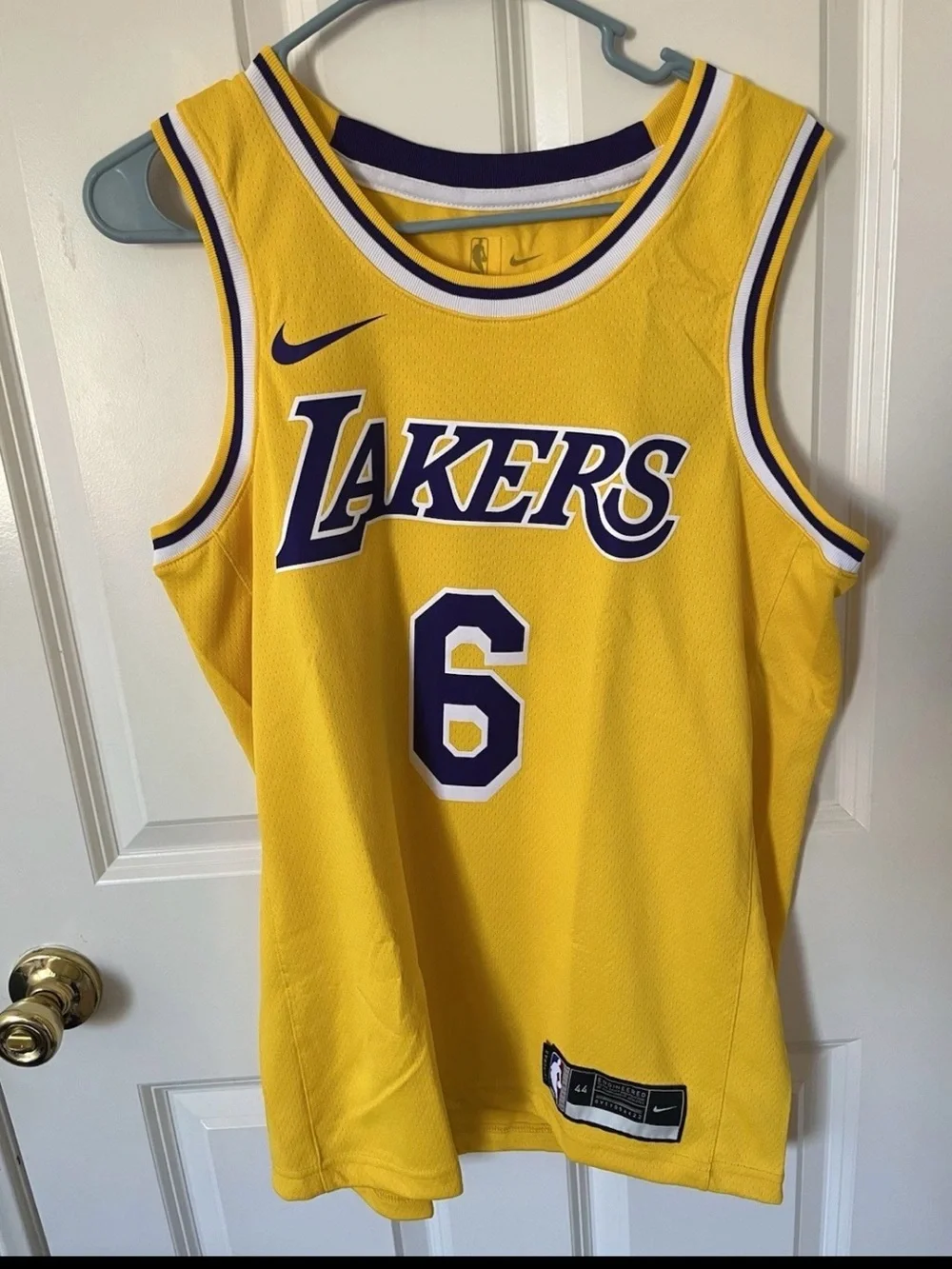6 Lot Lebron James Los Angeles Lakers Swingman Jersey Bundle Size MEDIUM (44)